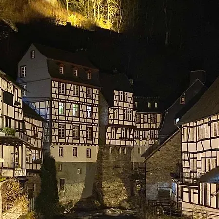Apartment Hof Vierzehnender: Eifel Maisonette Mit Balkon Und Hundefreundlichkeit *