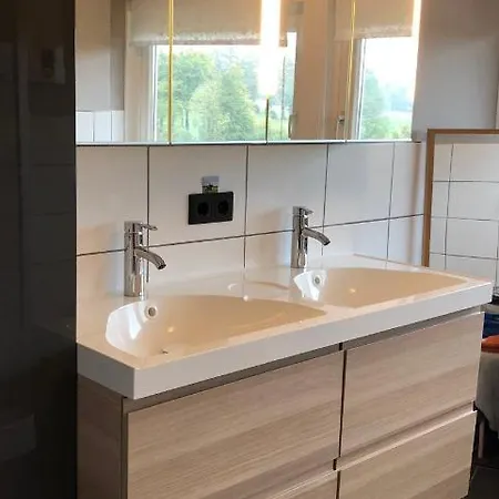 Hof Vierzehnender: Eifel Maisonette Mit Balkon Und Hundefreundlichkeit Apartment Monschau