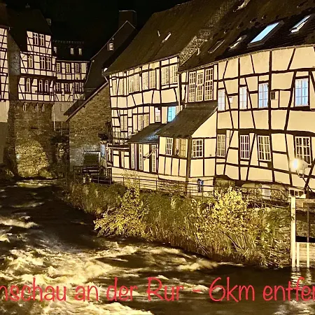 Hof Vierzehnender: Eifel Maisonette Mit Balkon Und Hundefreundlichkeit Apartment Monschau